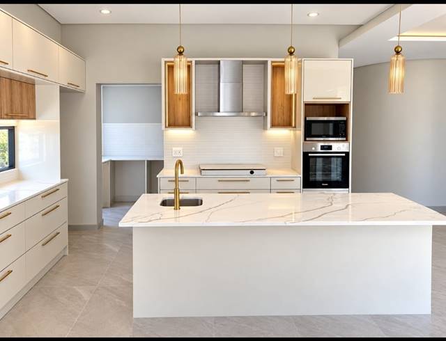 4 BEDROOM FREESTANDING FOR SALE IN SANDOWN
